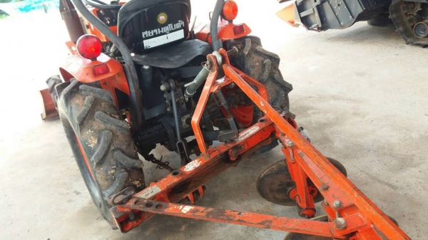 ขายรถไถนั่งขับ KUBOTA RT140 อุปกรณ์ ดันหน้า ผานหลัง สภาพสวยพร้อมใช้งาน ราคา79,000 สนใจโทร 090-8588220คุณนะ 093-3258446คุณบิว หรือเข้าดูสินค้าอื่นๆได้ที่ www.narong2truck.com หรือ www.truck.in.th/498 หรือเพจFacebook ณรงค์ ซื้อขายรถมือสอง (เว็บไซต์ส่วนตัว)
