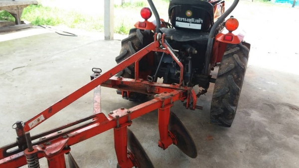 ขายรถไถนั่งขับ KUBOTA RT140 อุปกรณ์ ดันหน้า ผานหลัง สภาพสวยพร้อมใช้งาน ราคา79,000 สนใจโทร 090-8588220คุณนะ 093-3258446คุณบิว หรือเข้าดูสินค้าอื่นๆได้ที่ www.narong2truck.com หรือ www.truck.in.th/498 หรือเพจFacebook ณรงค์ ซื้อขายรถมือสอง (เว็บไซต์ส่วนตัว)