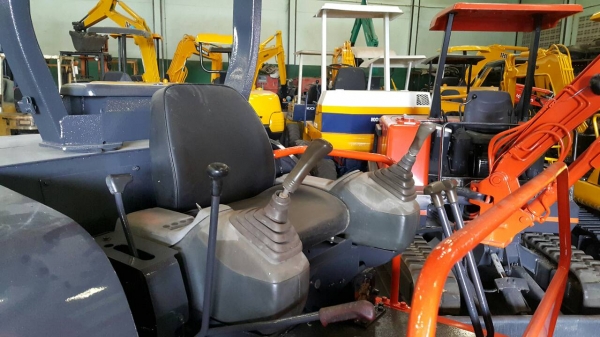 ขาย รถขุด HITACHI รุ่น EX40 มือสองญี่ปุ่น แทรกเหล็ก สลักแน่น คอนโทรลสั้น ปั้มนิ้ว ทำงานไว สวย พร้อมใช้งาน มือถือ/LINE ID : 0818753444 ขาย รถขุด HITACHI รุ่น EX40 มือสองญี่ปุ่น แทรกเหล็ก สลักแน่น คอนโทรลสั้น ปั้มนิ้ว ทำงานไว สวย พร้อมใช้งาน มือถือ/LINE ID : 0818753444