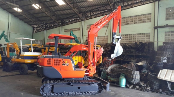 ขาย รถขุด HITACHI รุ่น EX40 มือสองญี่ปุ่น แทรกเหล็ก สลักแน่น  คอนโทรลสั้น ปั้มนิ้ว ทำงานไว สวย พร้อมใช้งาน มือถือ/LINE ID : 0818753444
