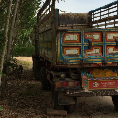 ขายรถพ่วง 18 ล้อ 2 เพลา แม่.ลูก กระบะเนียม ISUZU 270 รถพร้อมใช้ ราคา.1880000 ต่อรอง สนใจโทรจองด่วน