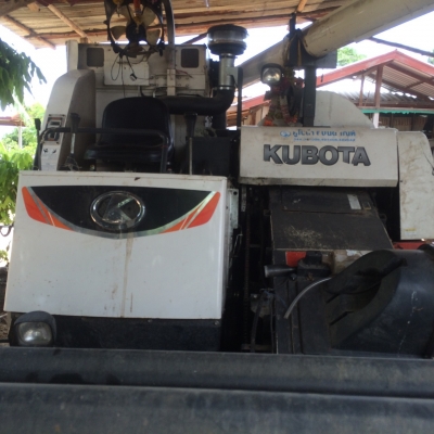 ขายรถเกี่ยวคูโบต้าDC70ราคา480000บาทครับ086-2465934