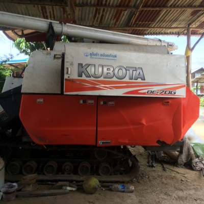 ขายรถเกี่ยวคูโบต้าDC70ราคา480000บาทครับ086-2465934