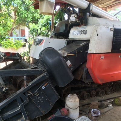 ขายรถเกี่ยวคูโบต้าDC70ราคา480000บาทครับ086-2465934