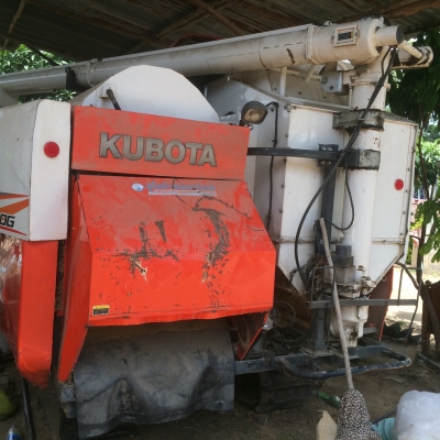 ขายรถเกี่ยวคูโบต้าDC70ราคา480000บาทครับ086-2465934