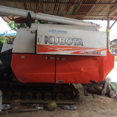 ขายรถเกี่ยวคูโบต้าDC70ราคา480000บาทครับ086-2465934