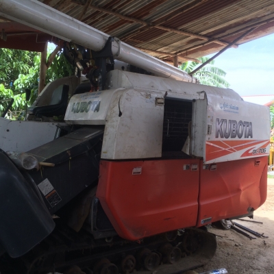 ขายรถเกี่ยวคูโบต้าDC70ราคา480000บาทครับ086-2465934