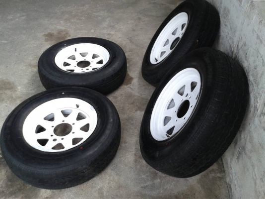 ล้อกะทะขอบ15นิ้ว6รู พร้อมยาง สวยๆ 4 ล้อ ราคา 3900 บาท