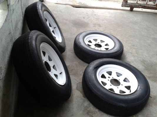 ล้อกะทะขอบ15นิ้ว6รู พร้อมยาง สวยๆ 4 ล้อ ราคา 3900 บาท