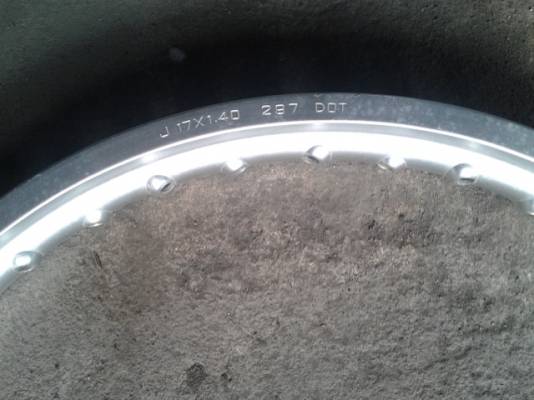 ล้อมิเนียม 2 ล้อ