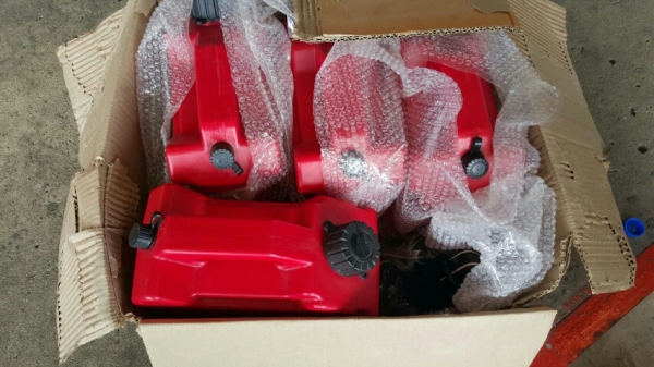 ขาย ถังใส่น้ำมัน สำหรับ เอทีวี ขนาด 20  ลิตร ใช้เป้นบันไดได้ด้วยครับ  ขาย 3500-