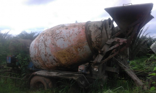 ขายซากรถโม่ HINO FR2708 ช่วงล่าง ZM 10 นอ๊ด 2 เพลาทะเบียนเต็มเครื่อง EK 100 ขายซากรถโม่ HINO FR2708 ช่วงล่าง ZM 10 นอ๊ด 2 เพลาทะเบียนเต็มเครื่อง EK 100