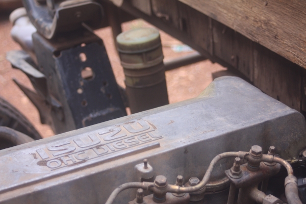 รถ6ล้อ NPR 120 แรงปี40ฝาขาว รถ6ล้อ NPR 120 แรงปี40ฝาขาว