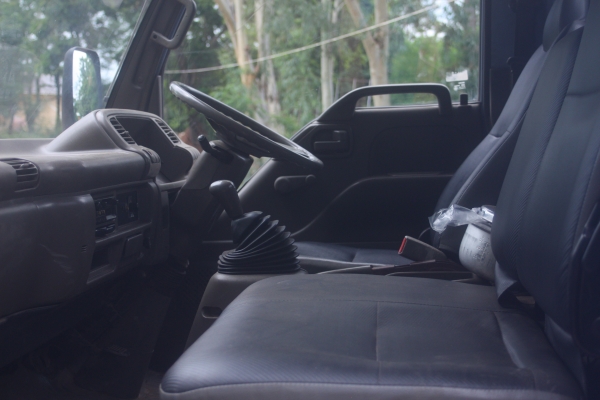 รถ6ล้อ NPR 120 แรงปี40ฝาขาว รถ6ล้อ NPR 120 แรงปี40ฝาขาว