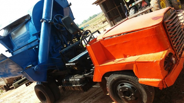 รถนวดข้าว7ฟุตรถ6ล้อเครื่องฮิโน่6สูบ59000