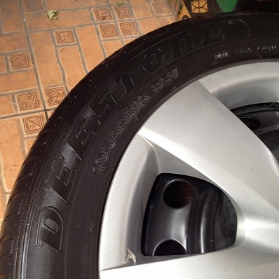 ะทะฝาครอบ 4รู100 ขอบ15นิ้ว ฝาแท้ครบ ยางDeestone 195 55 15 ปี 13 และปี 11 อย่างละคู่ ดอกสวยทั้งชุด ตจวส่งได้  -กดเข้า www.phongcar2481.com ดูสินค้าเพิ่มเติมครับ