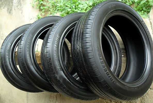 ยาง17 ลงพื้นปี15 บริดสโตน 215-55-R17 (4เส้น4,300)