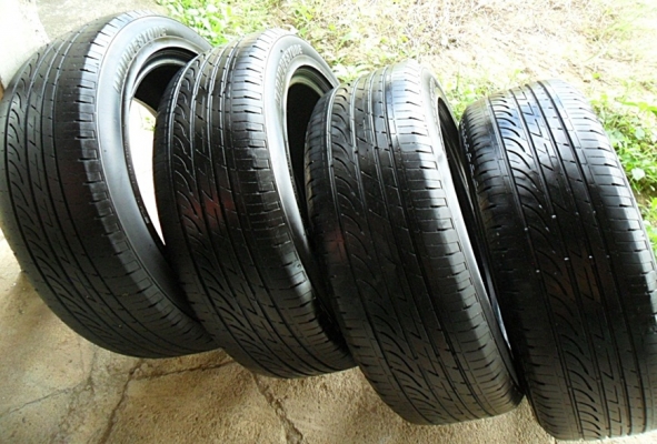 ยาง17 ลงพื้นปี15 บริดสโตน 215-55-R17 (4เส้น4,300)