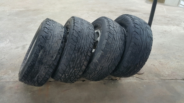 ขายยางพร้อมแม๊กซ์ 6 รู 4 เส้น Dunlop 265 70 R15 112T ปี09 ขายยางพร้อมแม๊กซ์ 6 รู 4 เส้น Dunlop 265 70 R15 112T ปี09