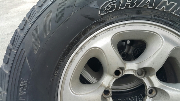 ขายยางพร้อมแม๊กซ์ 6 รู 4 เส้น Dunlop 265 70 R15 112T ปี09 ขายยางพร้อมแม๊กซ์ 6 รู 4 เส้น Dunlop 265 70 R15 112T ปี09