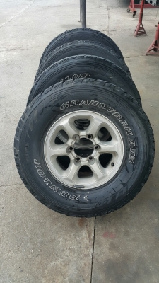 ขายยางพร้อมแม๊กซ์ 6 รู 4 เส้น Dunlop 265 70 R15 112T ปี09