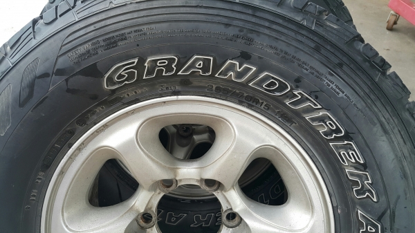 ขายยางพร้อมแม๊กซ์ 6 รู 4 เส้น Dunlop 265 70 R15 112T ปี09 ขายยางพร้อมแม๊กซ์ 6 รู 4 เส้น Dunlop 265 70 R15 112T ปี09