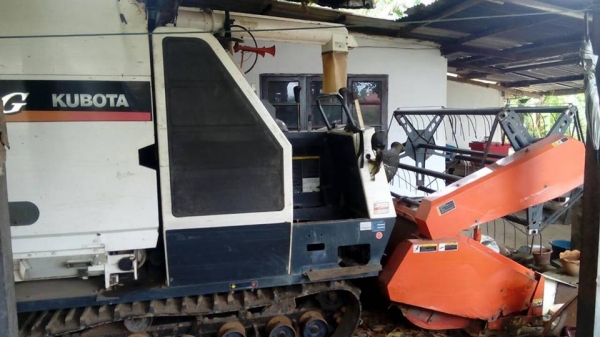 รถเกี่ยวข้าวคูโบต้า DC 68 g รถสภาพดีสวยพร้อมใช้ครับ รถเกี่ยวข้าวคูโบต้า DC 68 g รถสภาพดีสวยพร้อมใช้ครับ