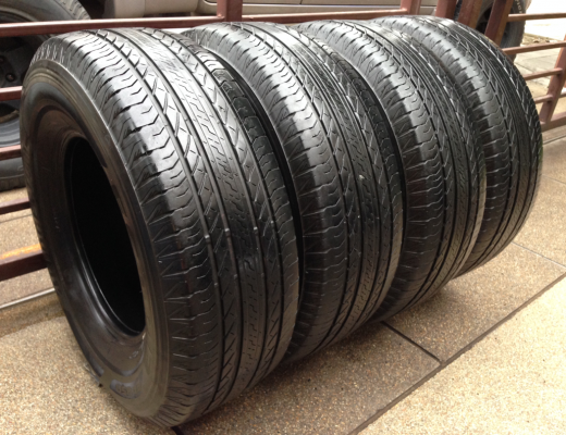 ยาง Bridgestone 255 70 15 ปี14 ดอกเยอะ พร้อมใช้งาน ราคาไม่แพง