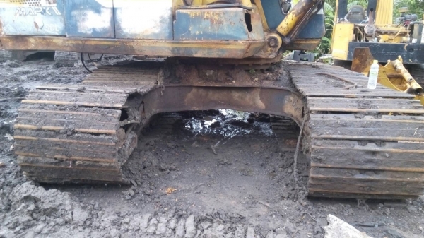 ขายโซ่+แผ่น รถแมคโค SK-200-3-5 สภาพสวยแผ่นยาว 80 ซม.สนใจรีบนะครับ มาไวไปไวครับ ลิงค์บู๊ช 80\% ครับ