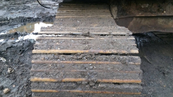 ขายโซ่+แผ่น รถแมคโค SK-200-3-5 สภาพสวยแผ่นยาว 80 ซม.สนใจรีบนะครับ มาไวไปไวครับ ลิงค์บู๊ช 80\% ครับ