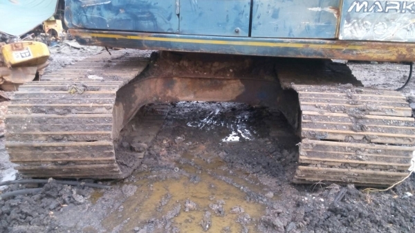 ขายโซ่+แผ่น รถแมคโค SK-200-3-5 สภาพสวยแผ่นยาว 80 ซม.สนใจรีบนะครับ มาไวไปไวครับ ลิงค์บู๊ช 80\% ครับ