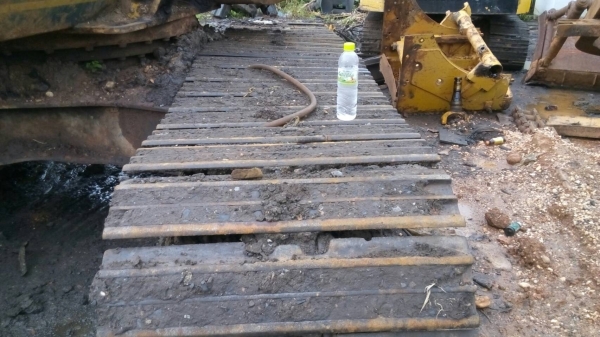 ขายโซ่+แผ่น รถแมคโค SK-200-3-5 สภาพสวยแผ่นยาว 80 ซม.สนใจรีบนะครับ มาไวไปไวครับ ลิงค์บู๊ช 80\% ครับ