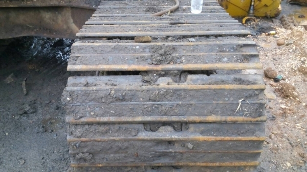 ขายโซ่+แผ่น รถแมคโค SK-200-3-5 สภาพสวยแผ่นยาว 80 ซม.สนใจรีบนะครับ มาไวไปไวครับ ลิงค์บู๊ช 80\% ครับ