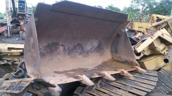 ขายบุ้งกี้รถตัก ขายตามสภาพ เพราะไม่รู้รุ่นไหน ใส่รถแทรกเตอร์มาครับ