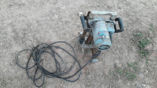 ขาย เครื่องเซาะร่องไม้ แบบโซ่ เลาน์เตอร์ เก่าญี่ปุ่น ไฟ 110V ขาย เครื่องเซาะร่องไม้ แบบโซ่ เลาน์เตอร์ เก่าญี่ปุ่น ไฟ 110V