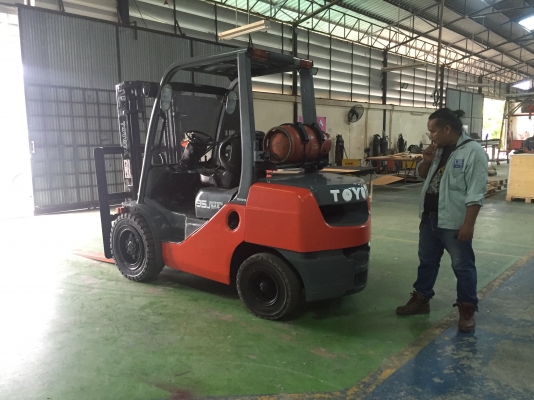 Forklift ยี่ห้อ TOYOTA รุ่น 308FGJ35