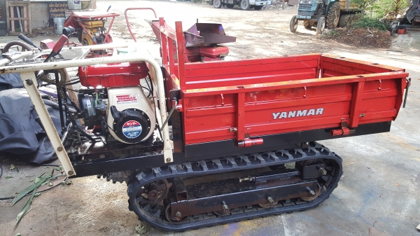 รถบรรทุกการเกษตรและก่อสร้างนั่งขับ รหัสสินค้า A3-8 เดิมๆเราไม่มีมีแต่ปรับสภาพแล้วพร้อมใช้