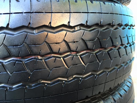 ขายยาง BRIDGESTONE DURAVIS R624 215-70-16 ปลายปี14 ดอกเต็ม ไม่มีปะ ไม่มีตำหนิ ชุดละ 5,900 บาท