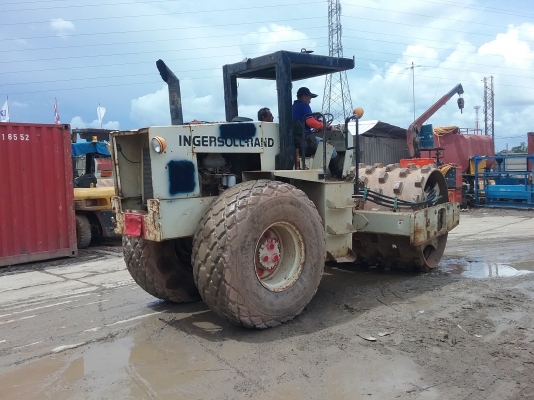 ขาย 565,000 รถบดล้อหนาม INGERSOLL RAND SD100F-B 2 เพลา สั่นสะเทือน เครื่องดี เกียร์แรง เอวแน่น เล่มทะเบียน รถสวยพร้อมใช้เอกสารพร้อมโอน  090-772-3710 090-772-3708