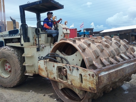 ขาย 565,000 รถบดล้อหนาม INGERSOLL RAND SD100F-B 2 เพลา สั่นสะเทือน เครื่องดี เกียร์แรง เอวแน่น เล่มทะเบียน รถสวยพร้อมใช้เอกสารพร้อมโอน  090-772-3710 090-772-3708