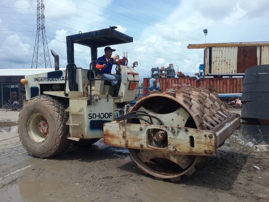 ขาย 565,000 รถบดล้อหนาม INGERSOLL RAND SD100F-B 2 เพลา สั่นสะเทือน เครื่องดี เกียร์แรง เอวแน่น เล่มทะเบียน รถสวยพร้อมใช้เอกสารพร้อมโอน  090-772-3710 090-772-3708