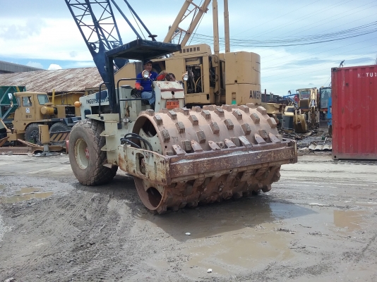 ขาย 565,000 รถบดล้อหนาม INGERSOLL RAND SD100F-B 2 เพลา สั่นสะเทือน เครื่องดี เกียร์แรง เอวแน่น เล่มทะเบียน รถสวยพร้อมใช้เอกสารพร้อมโอน  090-772-3710 090-772-3708