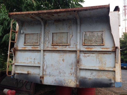 กระบะดั้ม 10ล้อ ยกลงจากHINO