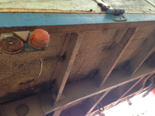 กระบะดั้ม 10ล้อ ยกลงจากHINO