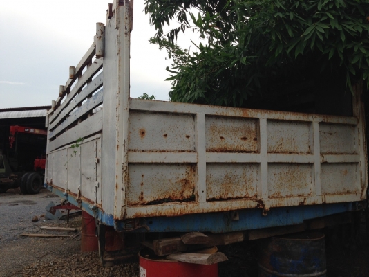 กระบะดั้ม 10ล้อ ยกลงจากHINO