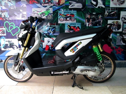 ZOOMER สีขาว สียอดนิยม รถบ้านลงล้อ แต่งสวยตามรูป เครื่องยนต์ 110 ซีซี โปรโมชั่น แถม 3 รายการ