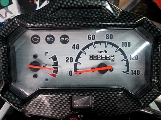 ZOOMER สีขาว สียอดนิยม รถบ้านลงล้อ แต่งสวยตามรูป เครื่องยนต์ 110 ซีซี โปรโมชั่น แถม 3 รายการ