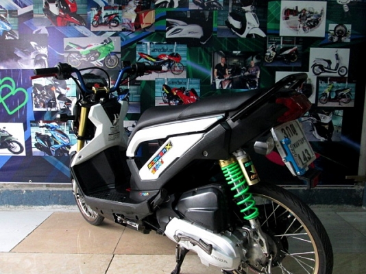 ZOOMER สีขาว สียอดนิยม รถบ้านลงล้อ แต่งสวยตามรูป เครื่องยนต์ 110 ซีซี โปรโมชั่น แถม 3 รายการ