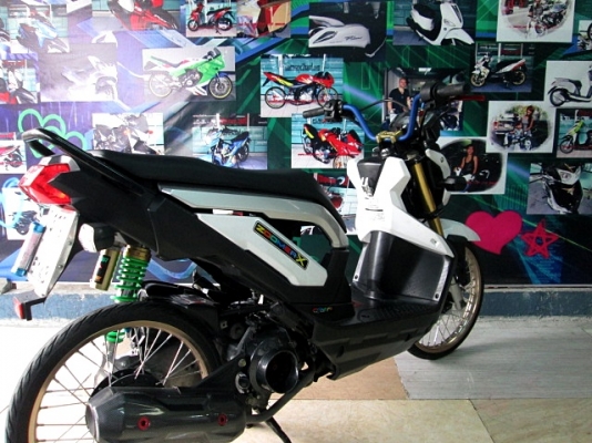 ZOOMER สีขาว สียอดนิยม รถบ้านลงล้อ แต่งสวยตามรูป เครื่องยนต์ 110 ซีซี โปรโมชั่น แถม 3 รายการ