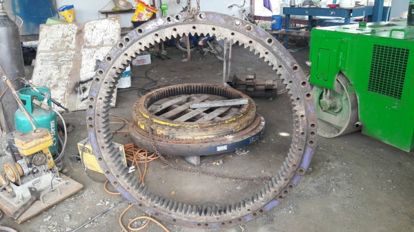 ขายเอวสวิงรถขุด KOMATSU PC228 ของเก่านอก ราคา 28,000 บาท